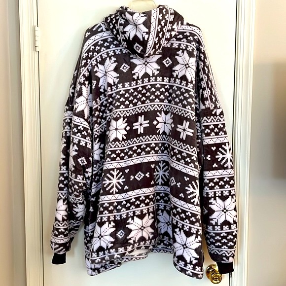 Oversized Huggle Hoodie! - Picture 5 of 7